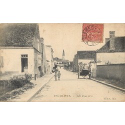 89 ESCOLIVES. Enfants sur Grande Rue 1906