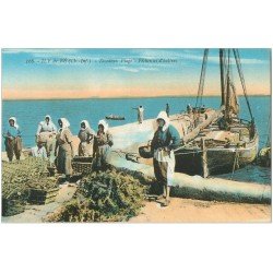 carte postale ancienne 17 ILE DE RE. Rivedoux Plage Pêcheuses d'Huîtres