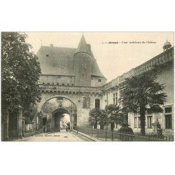 carte postale ancienne 17 JONZAC. Cour du Château