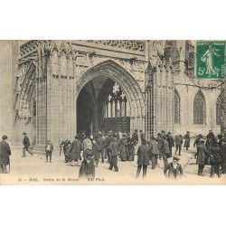 35 DOL DE BRETAGNE. Sortie de la Messe 1915