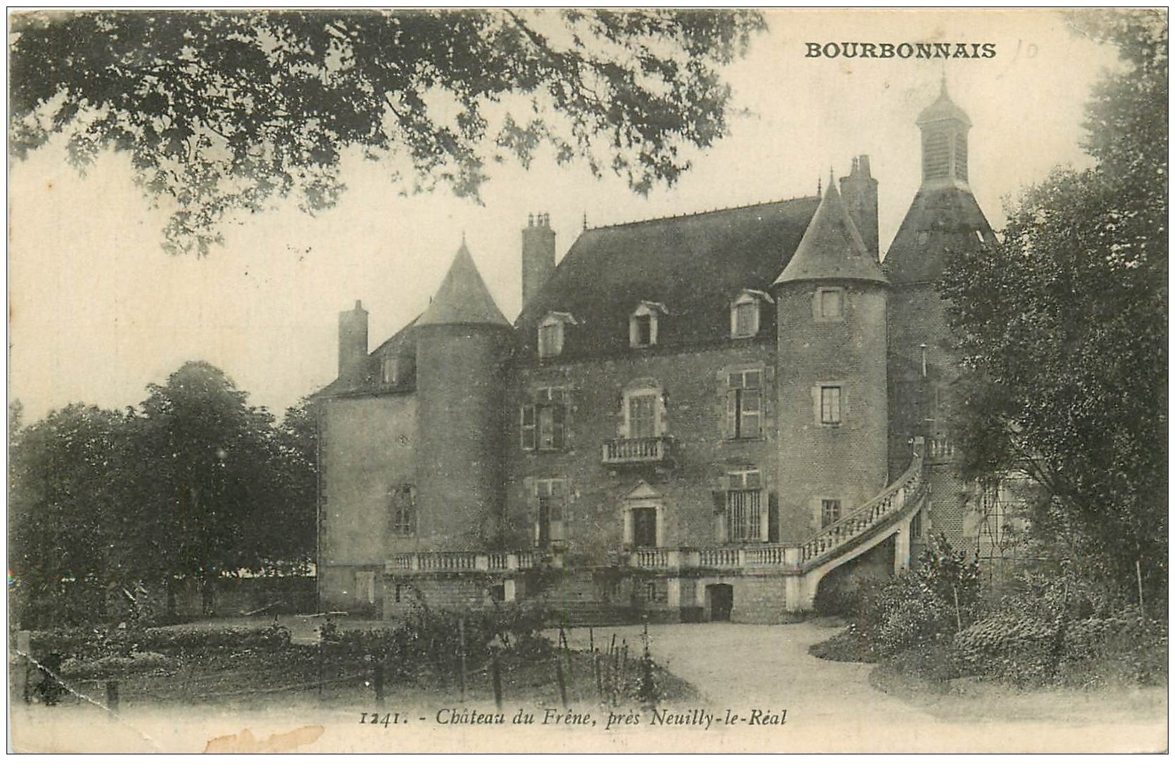 carte postale ancienne 03 Château de Frêne près Neuilly-le-Réal 1916 (pli coin gauche)...