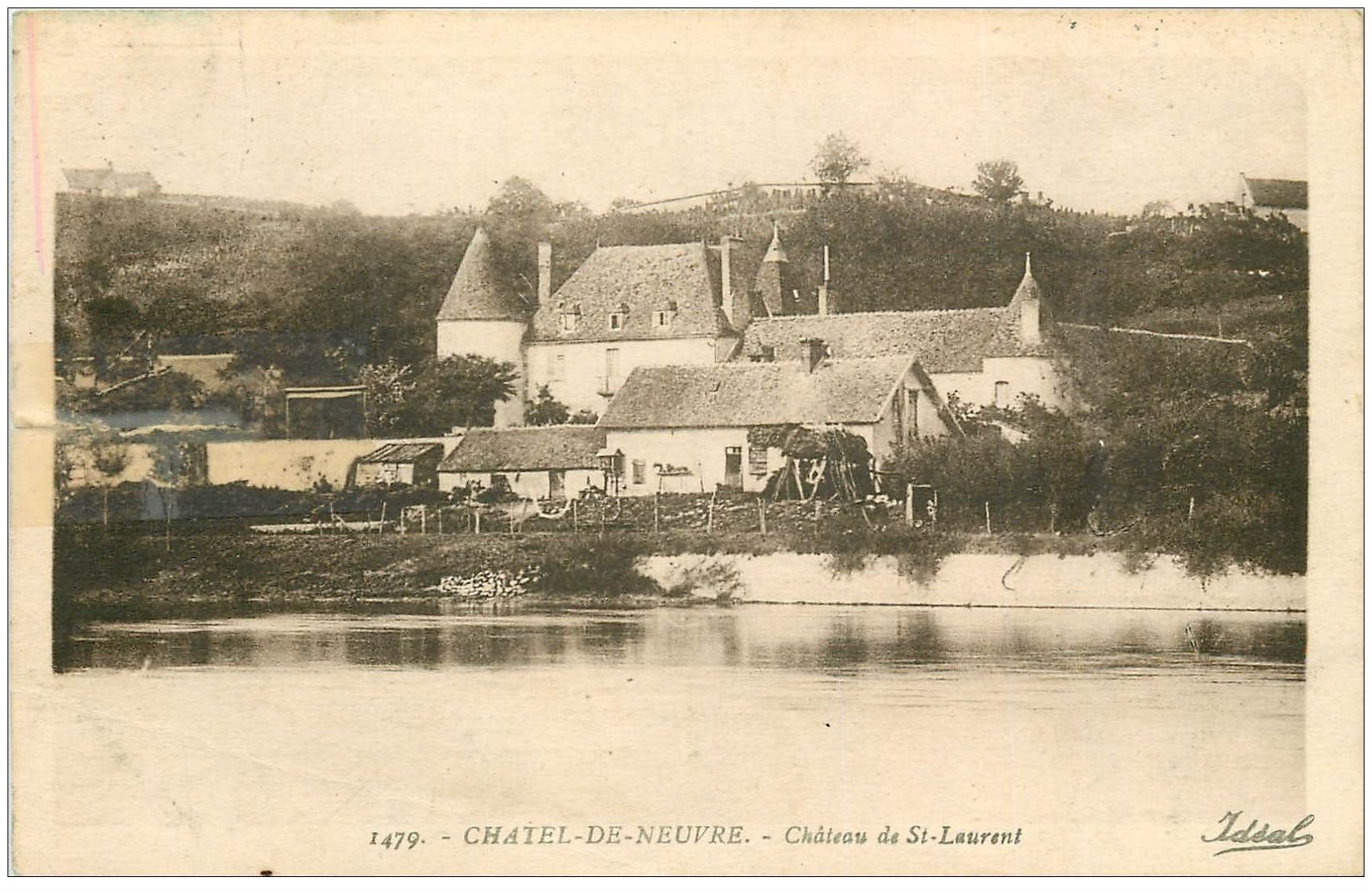 carte postale ancienne 03 CHATEL-DE-NEUVRE. Château de Saint-Laurent (carte restauré et timbre absent)...