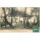 carte postale ancienne 17 LA GRANDE COTE. La Forêt 1908. Personnage lisant son journal