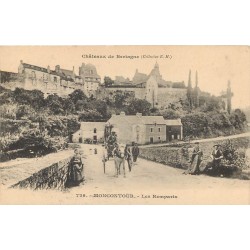 22 MONCONTOUR. Attelage vers les Remparts vers 1900