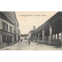 02 CONDE-EN-BRIE. La Halle et Breton bourrelier sur Grande Rue