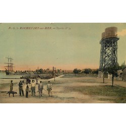 17 ROCHEFORT-SUR-MER. Bassin n°3 avec Ouvriers et châteaux d'eau 1914
