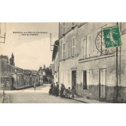 24 MAREUIL-SUR-BELLE. Rue du Château animée 1914