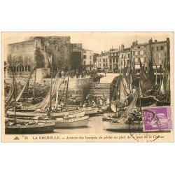 carte postale ancienne 17 LA ROCHELLE. Arrivée des Barques de Pêche 1935