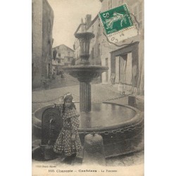 16 CONFOLENS. Fillette et son broc à la Fontorse 1914