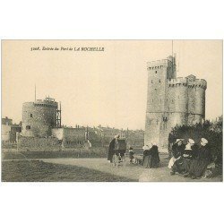 carte postale ancienne 17 LA ROCHELLE. Entrée du Port avec Nurses