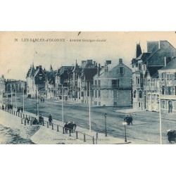 (Se) 3 cpa 85 LES SABLES D'OLONNE. Avenue Georges Godet. Remblai Plage 1939 et Tour Arundel La Chaume 1935