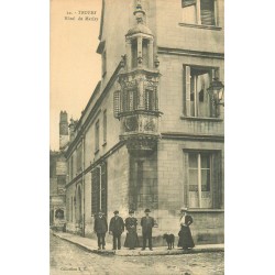 2 cpa 10 TROYES. Hôtel de Marisy et Hôtel de Vauluisant