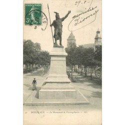 3 cpa 33 BORDEAUX. Monument Vercingétorix, Flèches Cathédrale et Allées Tourny