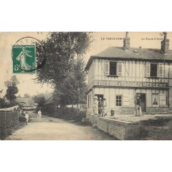 27 LE VIEUX-PORT. Epicerie "Trouplin" Route d'Aizier 1910