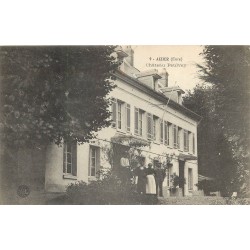 27 AIZIER. Château Peulvey avec son personnel