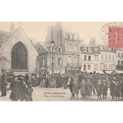 27 PONT-AUDEMER. Le Marché à la viande Place Victor Hugo 1905
