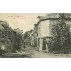 27 Vieux PONT-AUDEMER. Café Lecoupeur rue du Petit Moulin