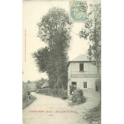 27 VIEUX-PORT. Epicerie Trouplin à l'Entrée du Village1905