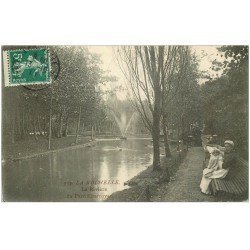 carte postale ancienne 17 LA ROCHELLE. Parc Charruyer la Rivière 1911. Nurse et Bébé