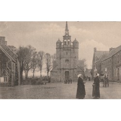 22 LEZARDRIEUX. Eglise et Place vers 1900