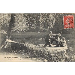 18 SAINT-THIBAULT. Une belle Pêche 1912 Pêcheurs sur barque avec épuisette