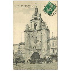 carte postale ancienne 17 LA ROCHELLE. Porte de la Grosse Horloge. Café Moderne 1915