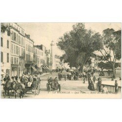 carte postale ancienne 17 LA ROCHELLE. Quai Valin retour des Courses