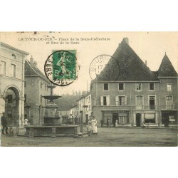 38 LA TOUR-DU-PIN. Café Central Place Sous-Préfecture et rue de la Gare 1911