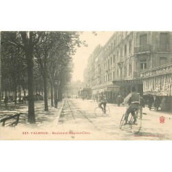 26 VALENCE. Café Vaune et cyclistes Boulevard Maurice-Clerc 1904
