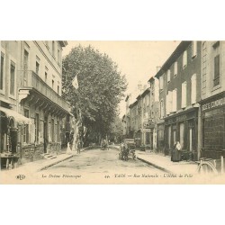 26 TAIN. La Mairie, Café et Garage rue Nationale vers 1910