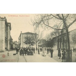 26 SAINT-UZE. Grosse animation Place de la Liberté 1905