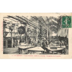 71 LE CREUSOT. Usines Schneider Atelier de projectiles chargement des Shrapnells 1913