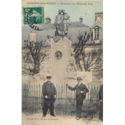 51 CHALONS-SUR-MARNE. Monument de l'Ecole des Arts belle animation 1910
