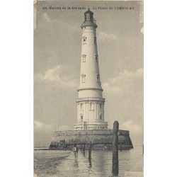 33 CORDOUAN. Le Phare avec promeneur 1922