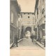 26 CHABEUIL. Tabac Coiffeur Grande Rue et Porte Moyen-Age bien animée 1907