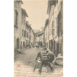 26 ROMANS. Lavandière au ruisseau rue Bistour 1902