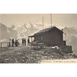 74 CHAMONIX. Un Refuge sur le Mont-Blanc vue prise du Brévent