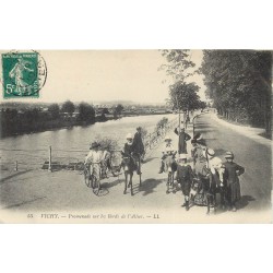 03 VICHY. Promenade à dos d'ânes sur les bords de l'Allier 1910