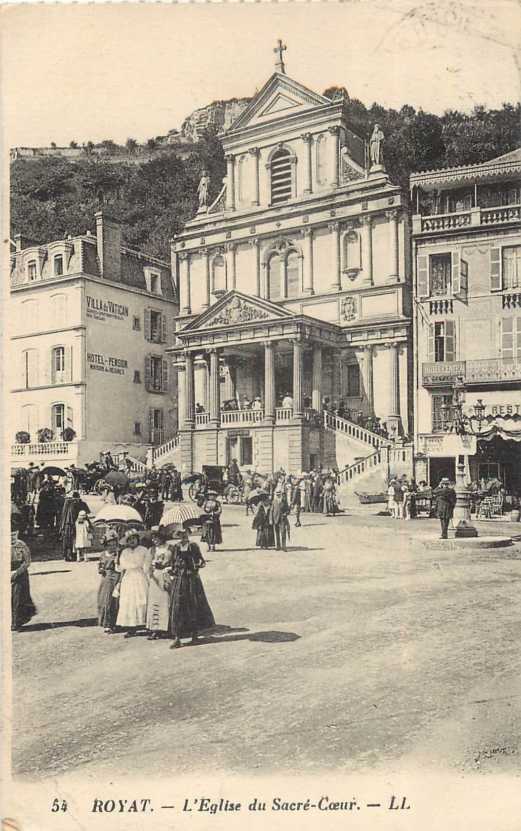 63 ROYAT. Sortie de Messe Eglise du Sacré-Coeur 1930