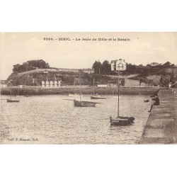 2 x cpa 22 BINIC. La Jetée du Môle, Bassin et Plage Avant-Port