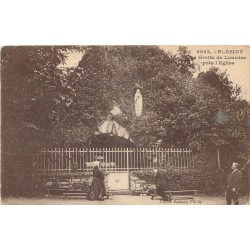 22 PLESIDY. Grotte N-D de Lourdes près l'Eglise personnages en prière 1933
