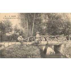 26 VALENCE. Fillette sur le Pont rustique du Parc Jouvet 1908