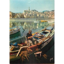 06 MENTON. Pêcheur dans sa barque 1967