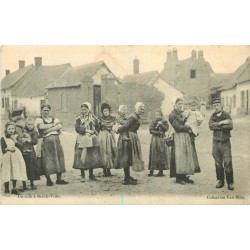62 BERCK. Femmes et enfants dans un coin de la Ville 1904