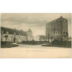 carte postale ancienne 17 PONS. Hôtel de Ville et la Tour vers 1900