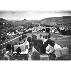 63 BESSE-EN-CHANDESSE. Le Village 1963