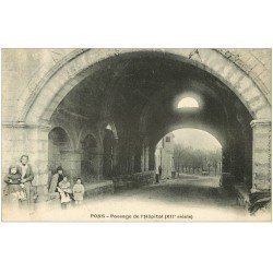 17 PONS. Passage de l'Hôpital vers 1906