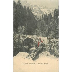 CHAMPERY. Paysanne au foulard rouge Pont des Moulins 1907