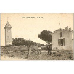 carte postale ancienne 17 PORT-DES-BARQUES. La Tour 1923. Paysans Agriculteurs