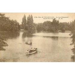 2 x cpa 94 VINCENNES. Ballades en barques sur Lac Daumesnil et Pavillon des forêts